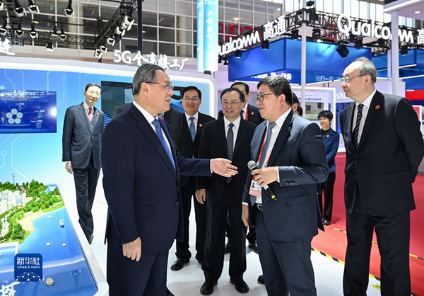 Li Qiang Attends the Opening Ceremony of the First China International ...